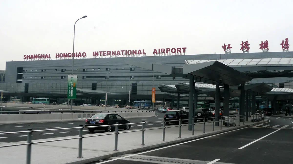 Der ultimative Reiseführer: Vom internationalen Flughafen Shanghai Hongqiao zu MaxX by Steigenberger am Bund