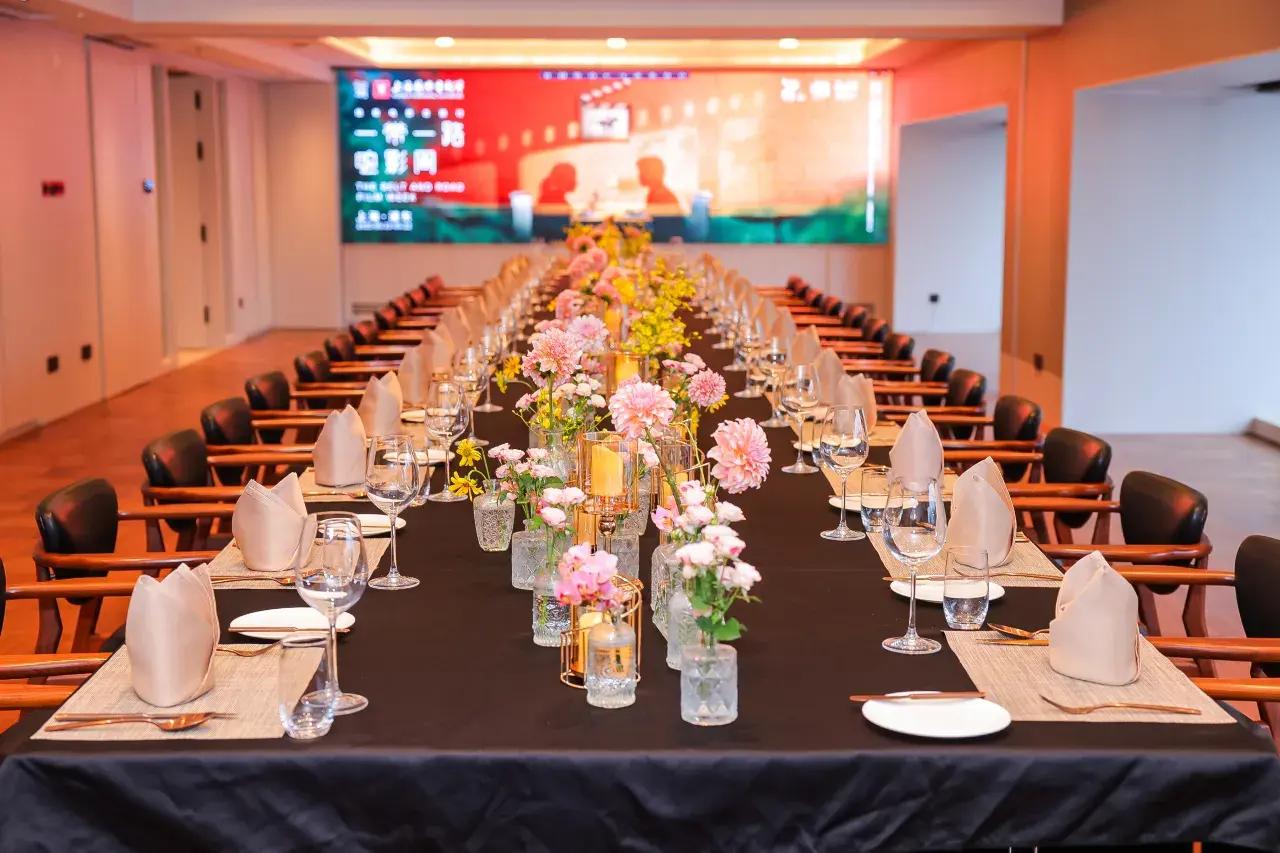 MaxX By Steigenberger on the Bund Shanghai - business (1)