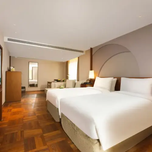 Memory Of Shanghai Twin Room (DIY Cocktails + Smart Toilet + Tub)