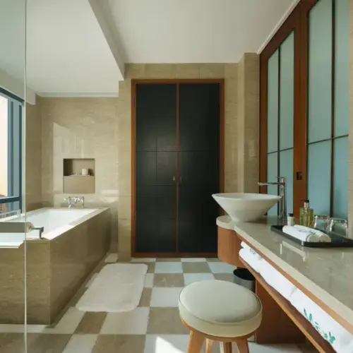 Memory Of Shanghai Twin Room (DIY Cocktails + Smart Toilet + Tub)